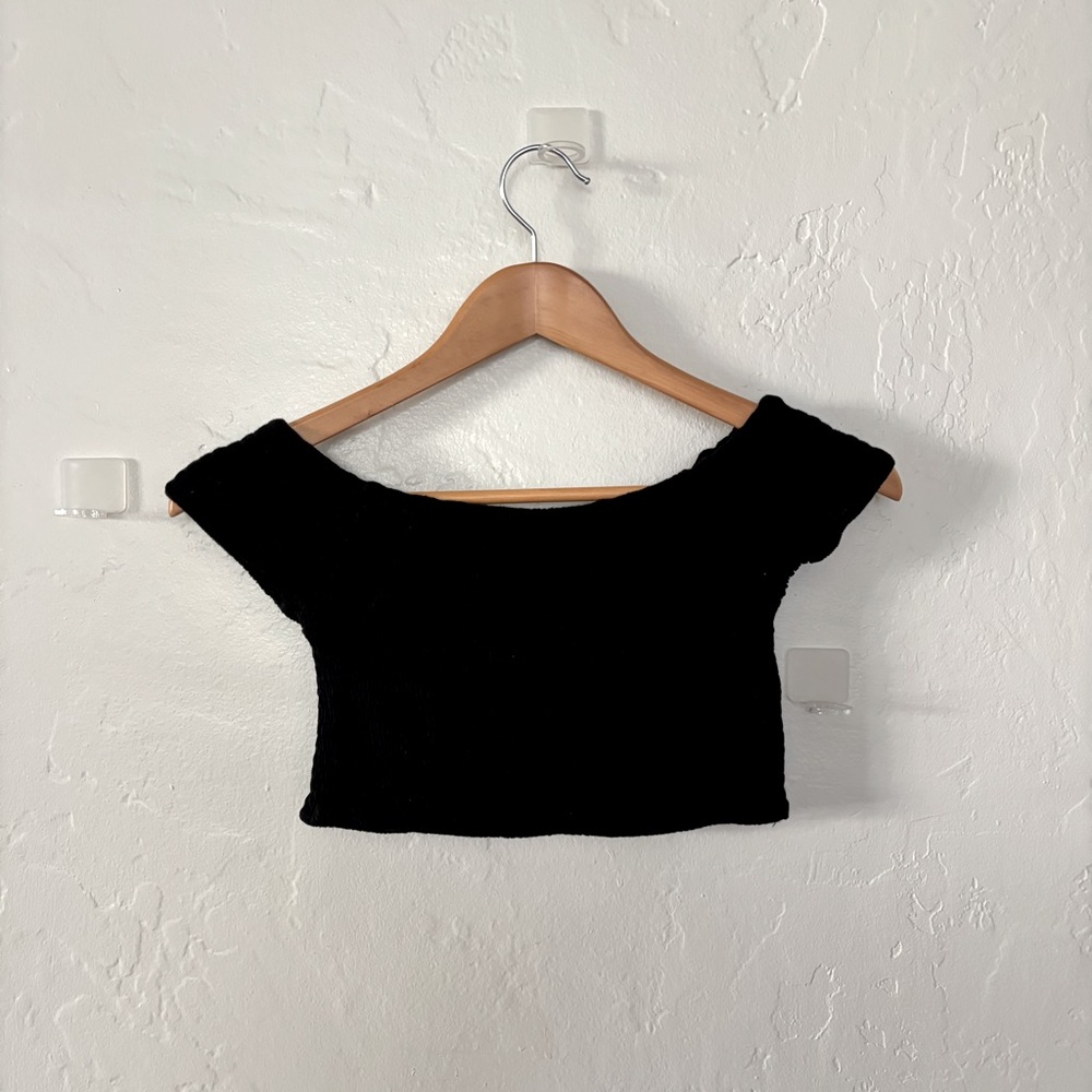 John Galt (Brandy Melville) – Black Off Shoulder Crop Top (One Size, Like New)